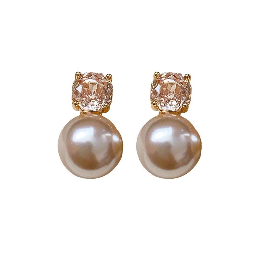 Gold-Plated Zircon Pearl Stud Earrings – Luxurious, Versatile & Fashionable Design