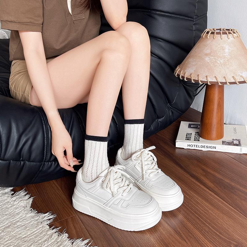 Fashion thick-soled little white shoes for women's 2025 new small people to increase their height and show their feet, small sports and leisure