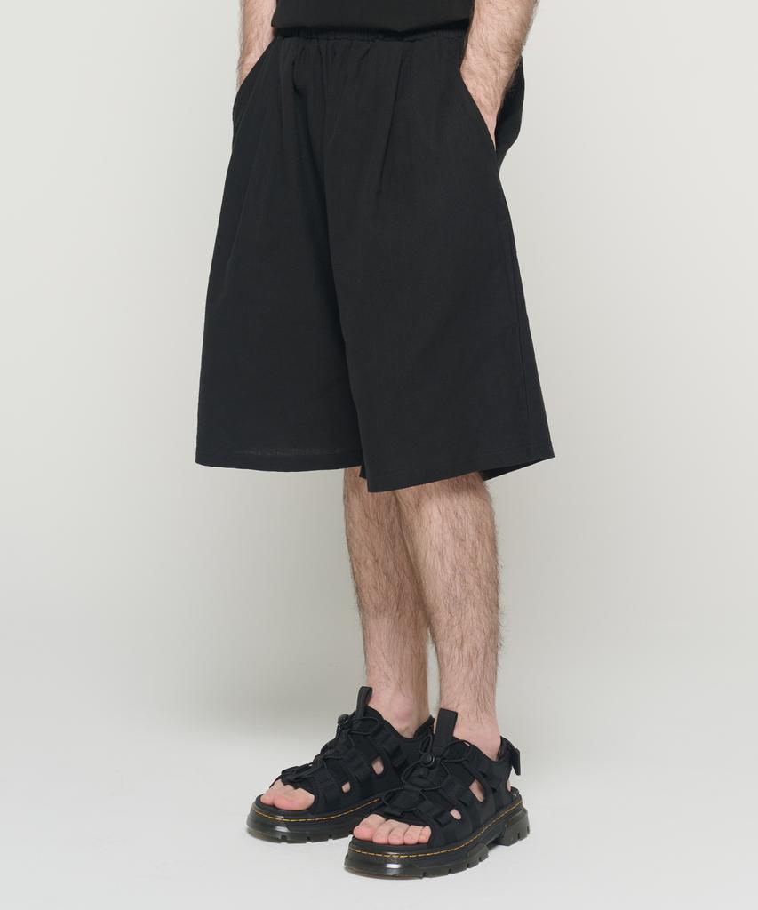 CARGOBROS Linen-Like Pintuck Wide Shorts (Black)