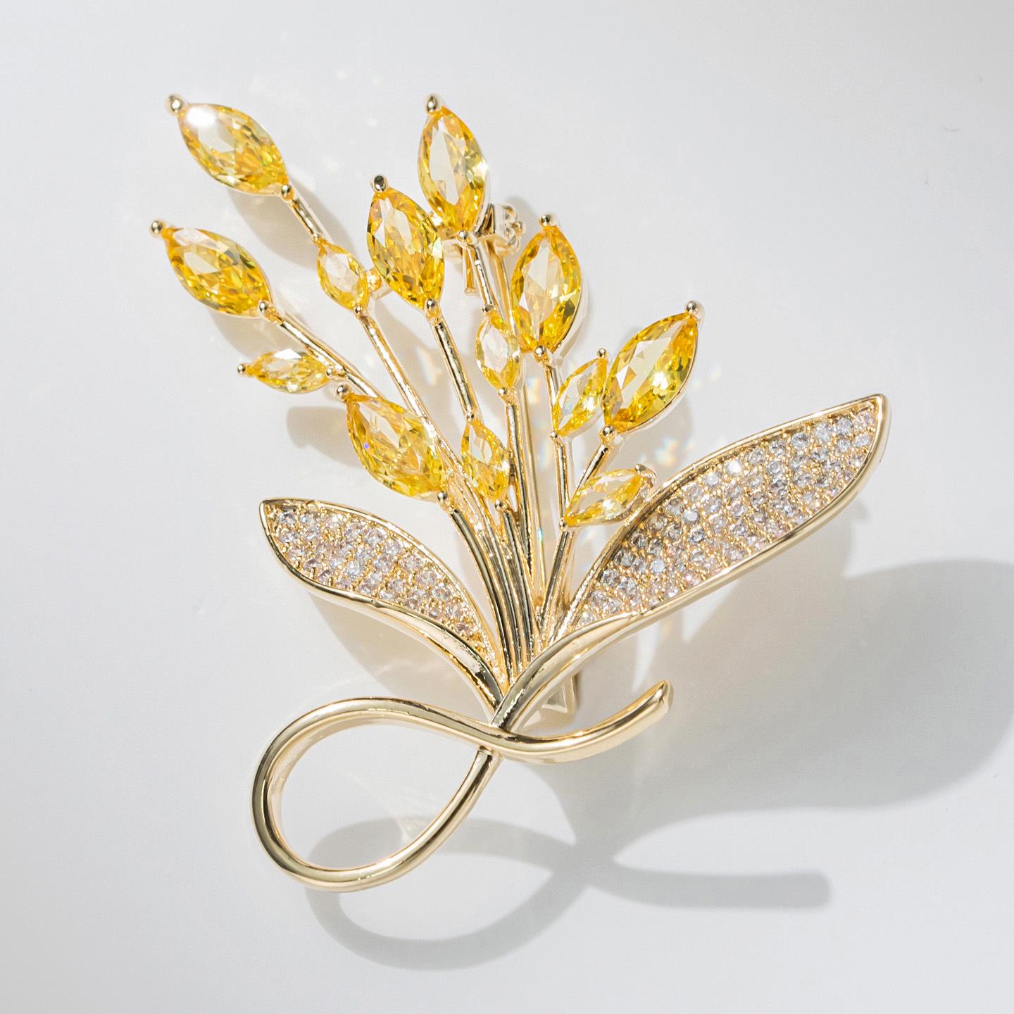 Exquisite Copper Zirconia Wheat Ear Brooch: Elegant Light Luxury Pin Accessory for Women.