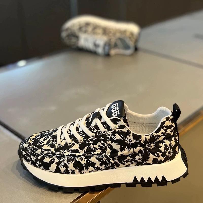 European style casual platform printed board shoes are breathable