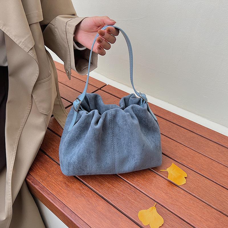 New Korean Versi Solid Color Women's Handbags 2026 Autumn Chic Faux Suede Pleated Messenger Bag Exquisite Retro Shoulder Bags