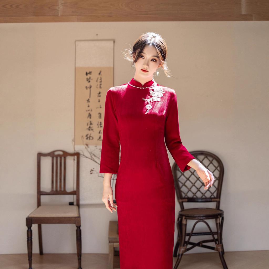 1011 winter new embroidered big red cheongsam new velvet thickened improved dress skirt slim stand-up collar cheongsam