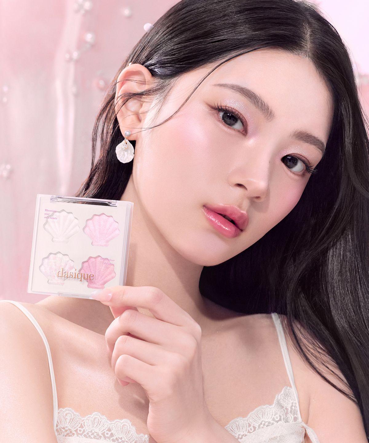 Shine Glowy Highlighter Palette 01 Twinkle Mermaid