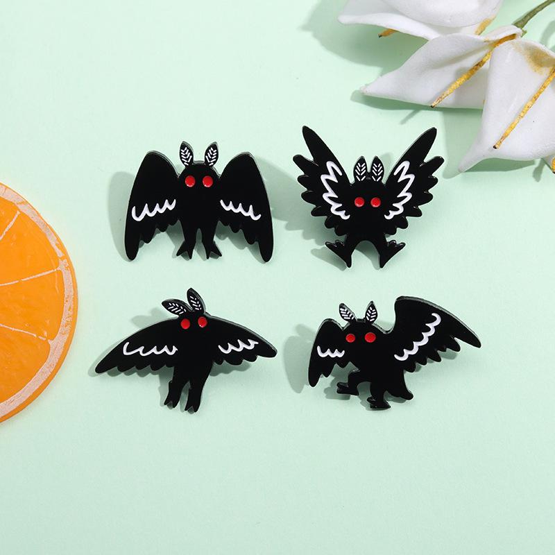 Creative Halloween Bat-Shaped Cartoon Metal Brooch Ornament