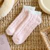Chaussettes chaudes épaissies en velours de couleur bonbon douce, chaussettes de sol en velours corail, chaussettes de sommeil courtes à points antidérapants