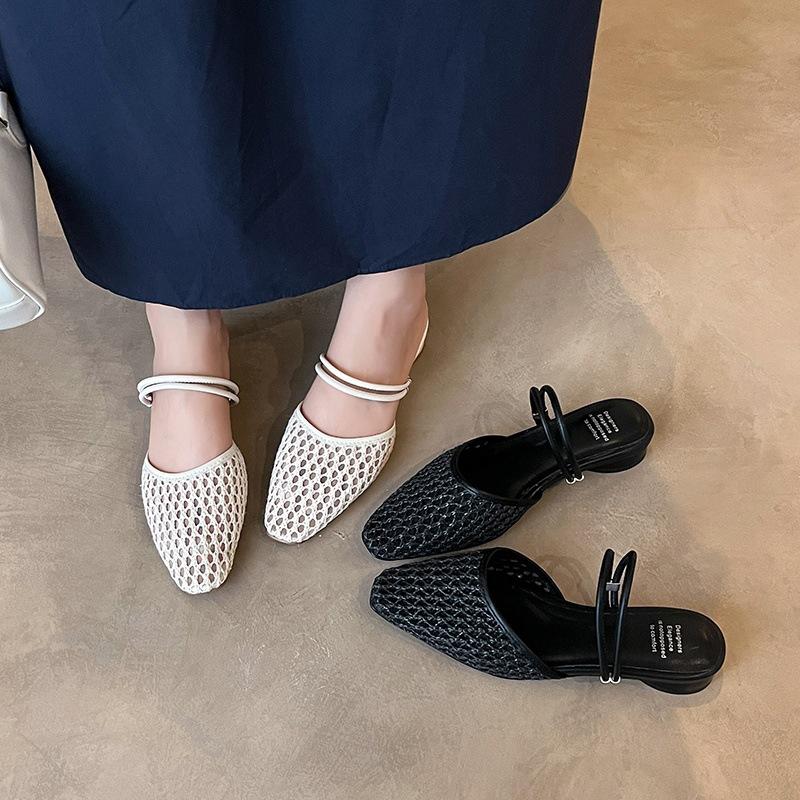 Elegant ord med väskhuvud coola tofflor för utomhusbruk sommarsäsongens nya en-pedal mjuk sula ihåligt temperament andningsbara damsandaler