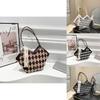Trendy Fashionable Large Capacity Bucket Bag For Women With Chic Design And Comfort
