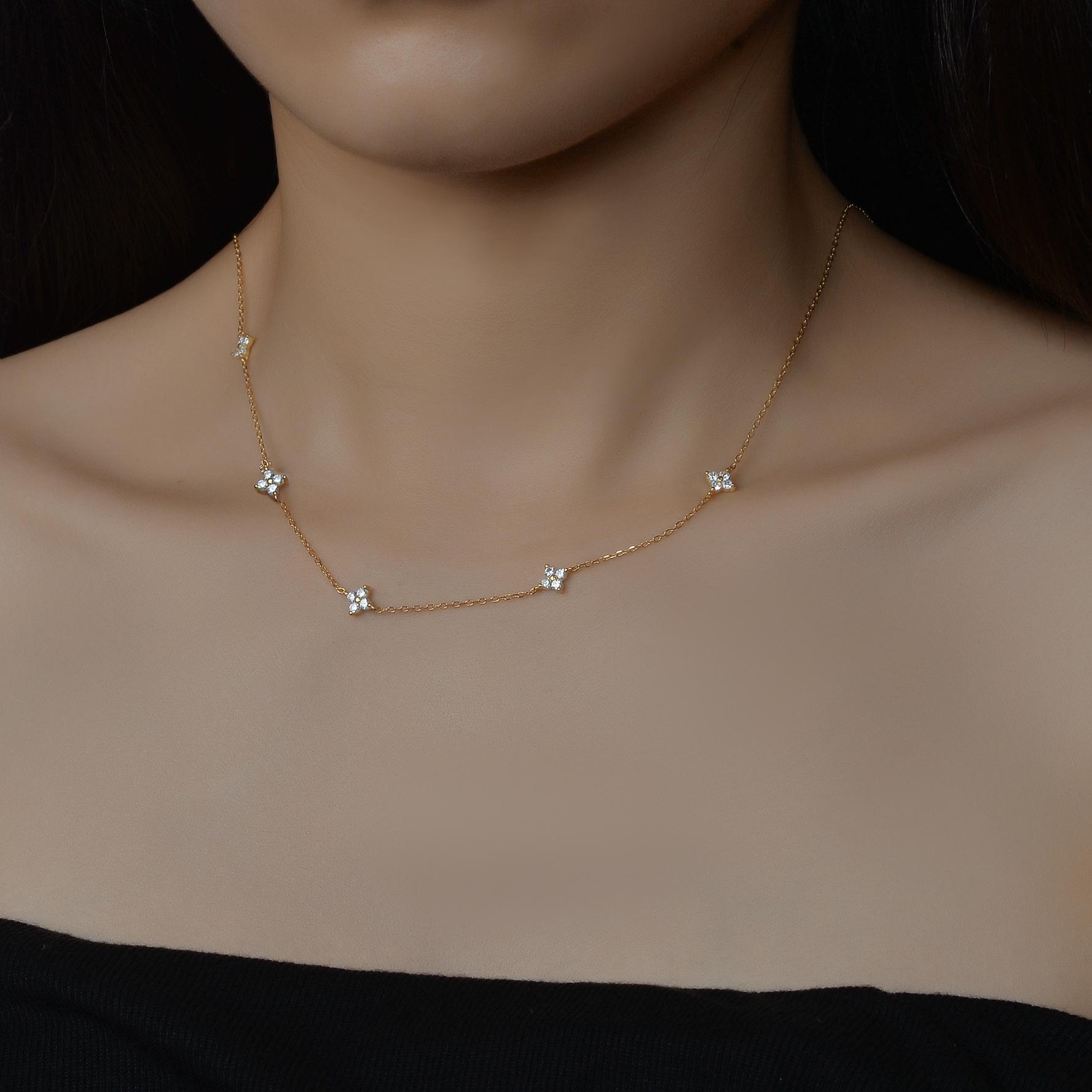 

S925 Sterling Silver Four-Leaf Clover Necklace: Light Luxury, High-End Versatile Clavicle Chain with Starry Sky Design for Women 925 Silver