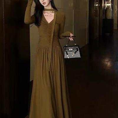 V-neck Niche Design Pleated Streamer Dress Women's Autumn Slim and Thin A-word Long Dress New