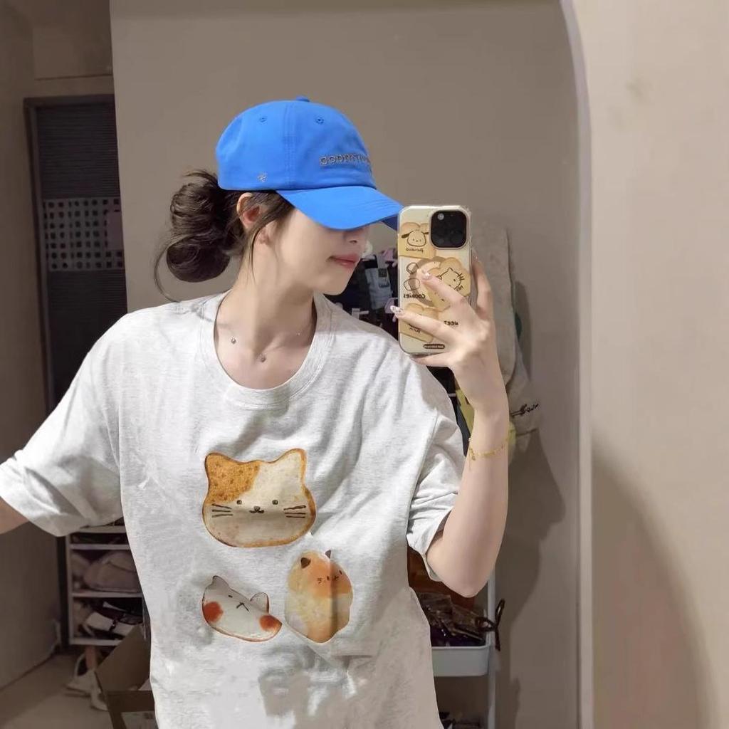 Damski letni T-shirt z czystej bawełny o luźnym kroju z prostymi ramionami - Unikalny i stylowy design