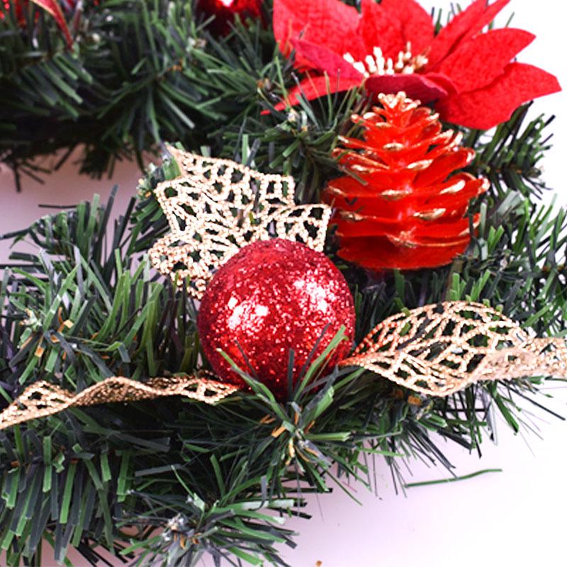 30cm Vánoční věnec s červenými bobulemi a šiškami - Závěsná dekorace na dveře z ratanového kruhu