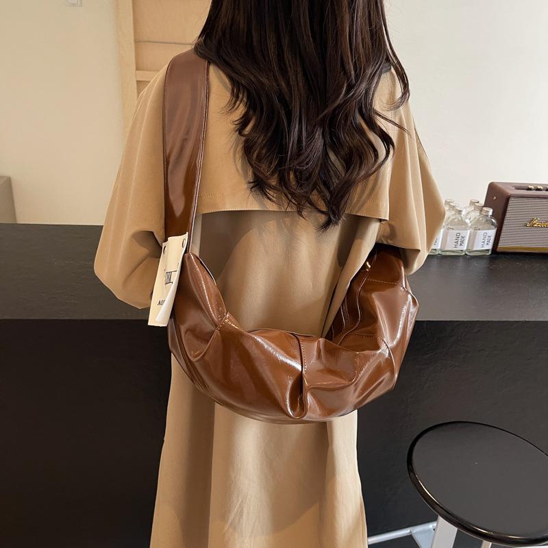 Casual soft surface large-capacity bag women's 2025 new versatile messenger bag slack shoulder bag commuter dumpling bag