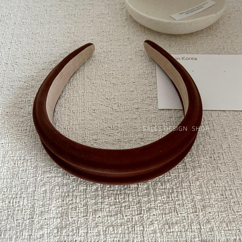 Elegantes Samt-Schwamm-Stirnband mit breiter Krempe - Design Herbst/Winter 2025 für Damen