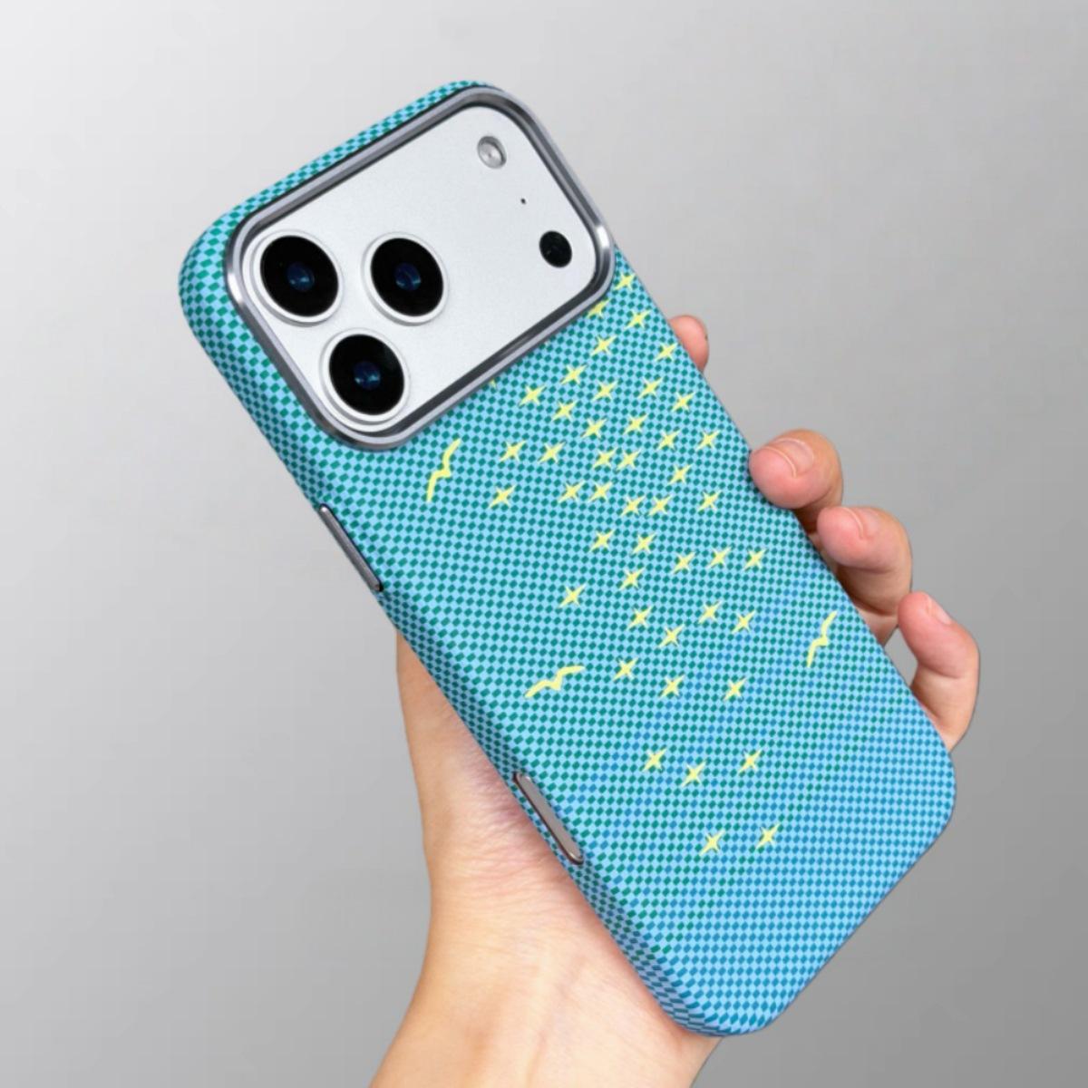 

iPhone 17 Pro Max Kevlar-Style Magnetic Phone Case with Metal Frame and Carbon Fiber Pattern iPhone 16 світло-синій колір