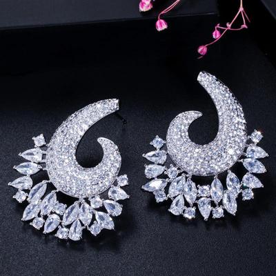WWJ Große Ohrstecker in Blumenform mit glitzerndem weißem Zirkonia