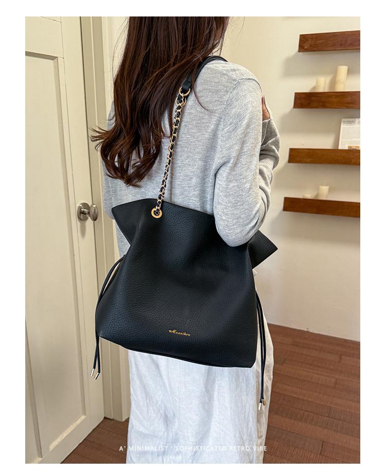 2026 Spring/Summer Women's Large Capacity Fashion Chain Bucket Bag - Casual Commute Shoulder Handbag