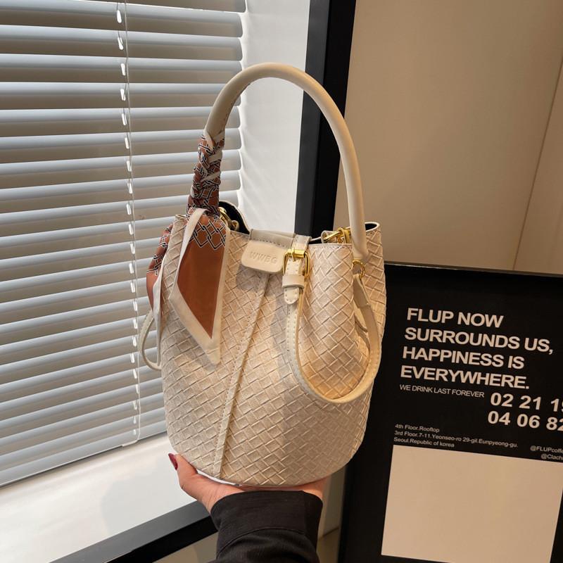 2024 New Style Lady Crossbody Bag Chic Urban Minimalist Shoulder Bag Pu Bucket Bag