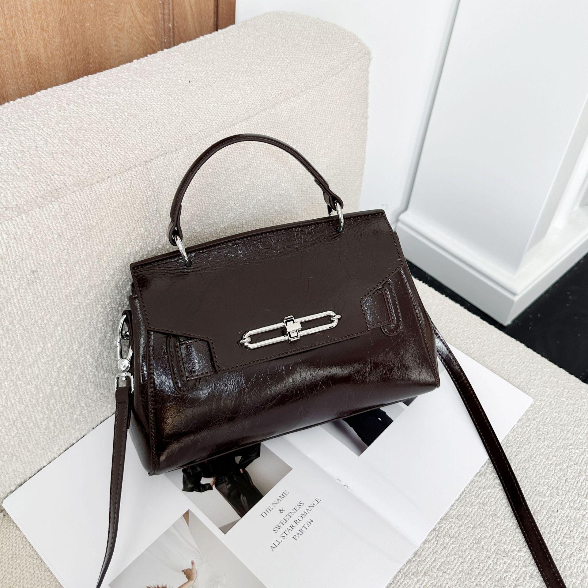 

Женская сумка-мессенджер на одно плечо из коровьей кожи, Женская модная и щедрая маленькая квадратная сумка, Портативная сумка из мягкой кожи на молнии, Яркая кожа темно-коричневого