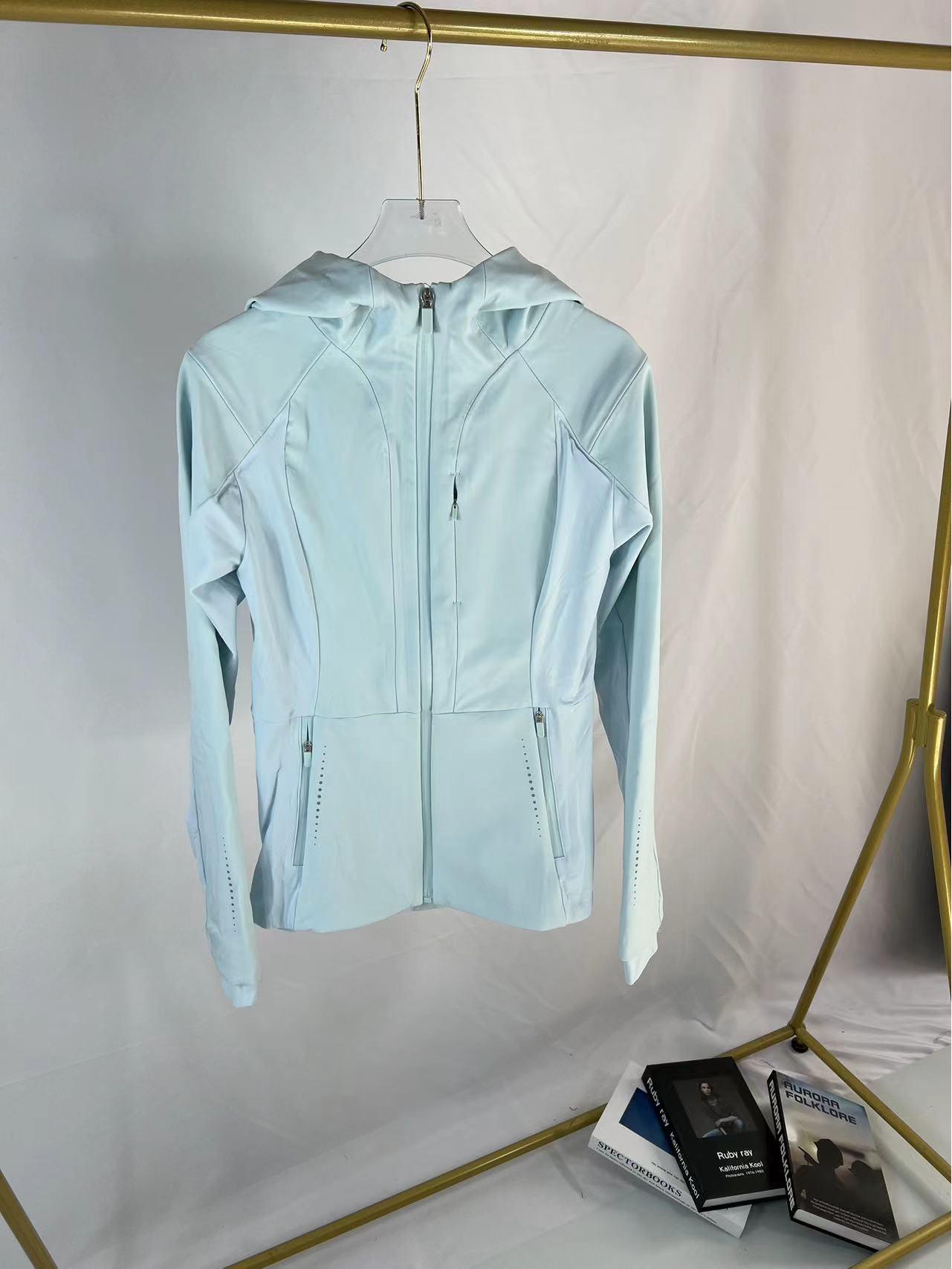 

Winter Waterproof Hooded Slimming Fleece-Lined Softshell Windbreaker Jacket Size XL