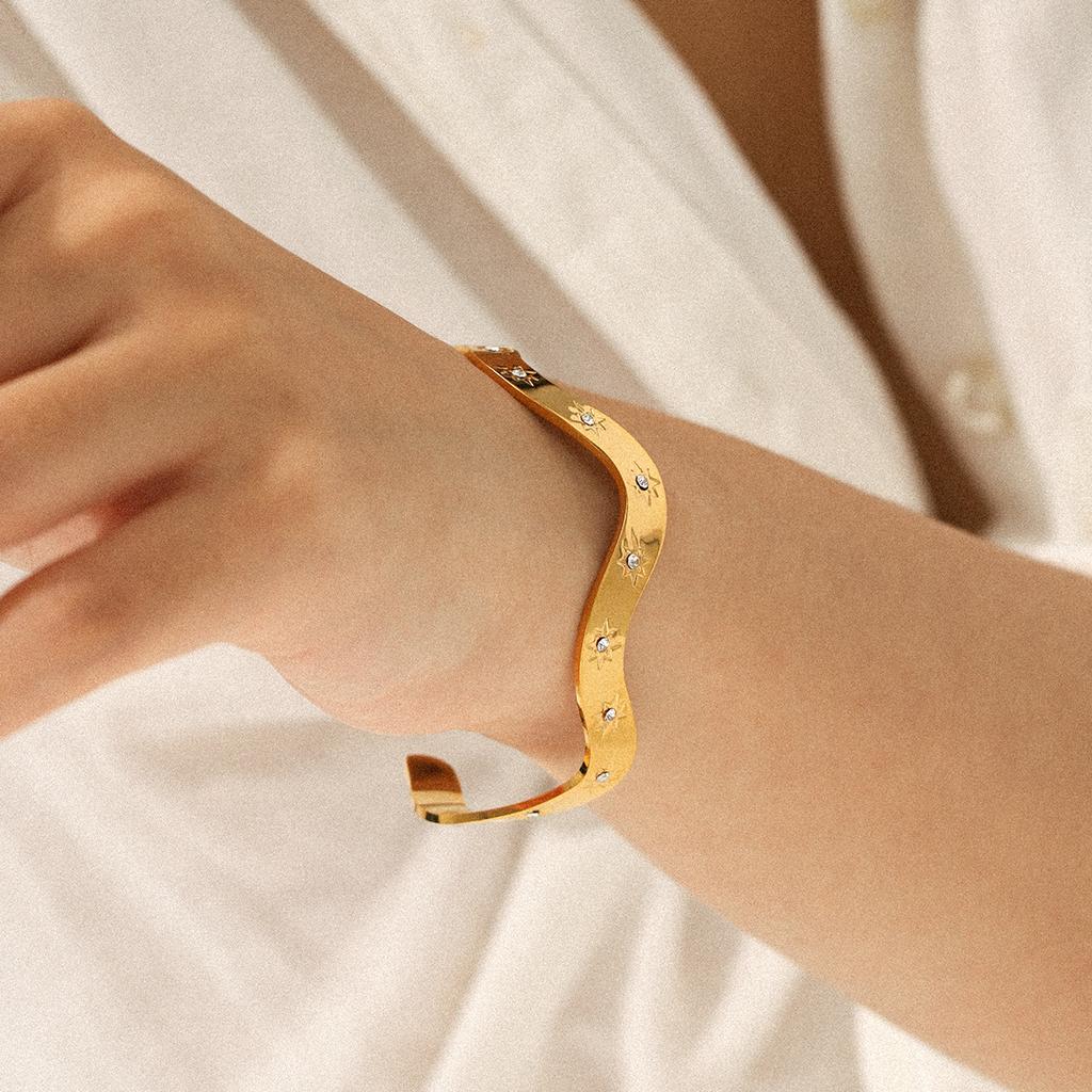 Fashion Wavy Stainless Steel Bangle Eight-pointed Star Diamond-studded Bracelet 18k Gold Jewelry Titanium Steel Hand Jewelry