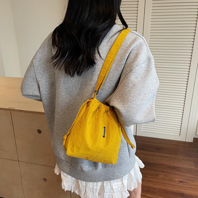 Large Capacity Drawstring Shoulder Bag Women's Lightweight Tote Bag Commuter Crossbody Bag