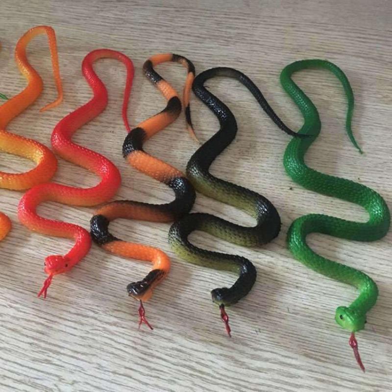 4pcs/1pc 45cm Fake Realistic Rubber Snake Simulation Anaconda Scary Halloween To Scare Birds Props Prank Trick Game Accessories