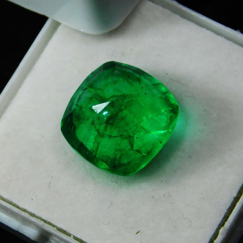 Natural Green Emerald Loose Gemstone Square Cushion Cut 8.56 ct for Jewelry Making and Crafts