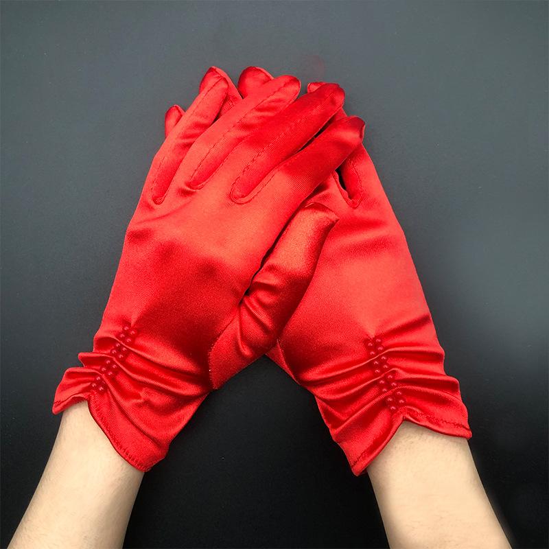 

Короткие эластичные атласные перчатки с вышивкой, бисером и плиссировкой, аксессуары для одежды для сценических выступлений, ювелирные изделия, этикетные перчатки one size fits all красный
