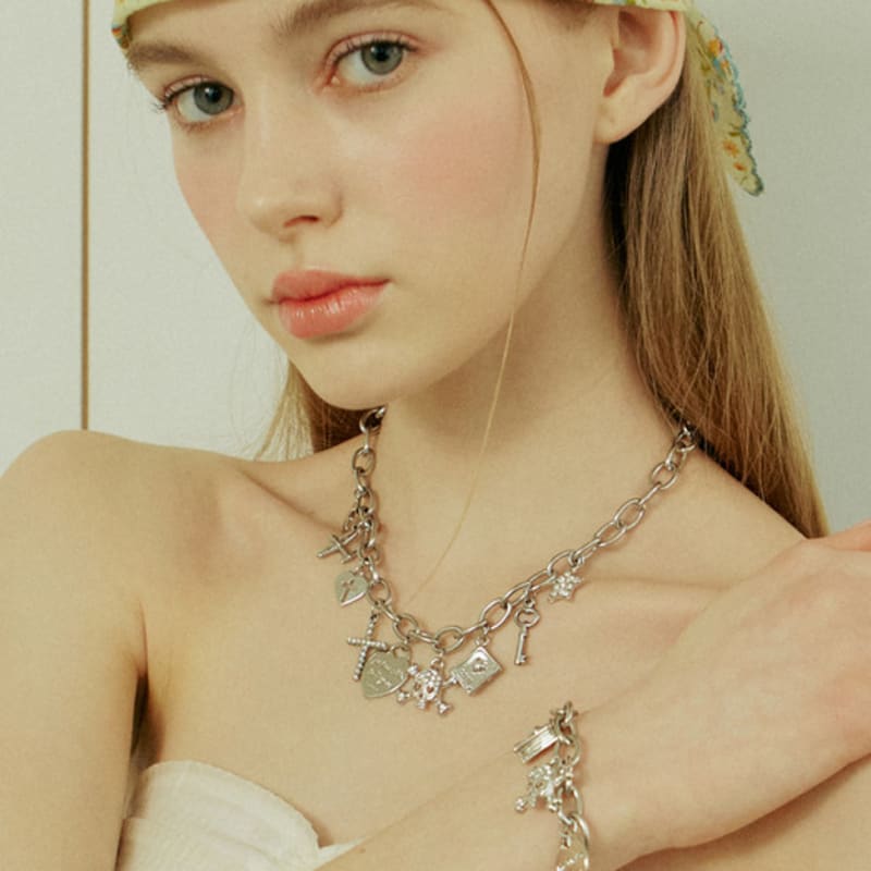 VVV Funky Mix Bold Chain Surgical Necklace