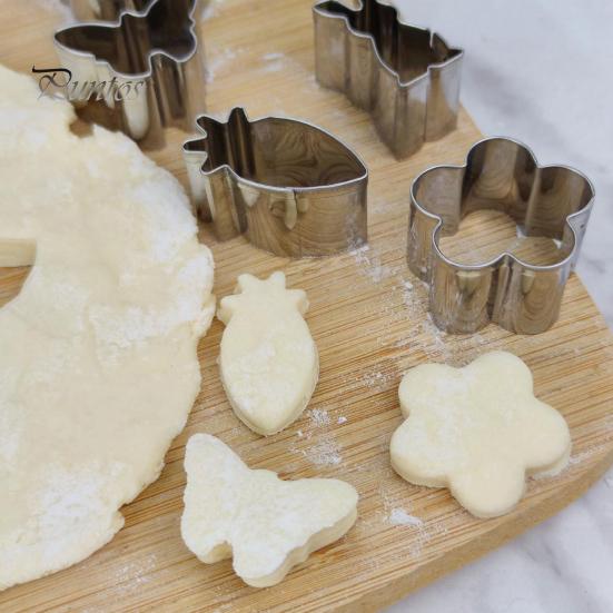 Formine per Biscotti Pasquali 4 pezzi, Stampo da Forno per Coniglietto /Pulcino/Uovo/Farfalla 3D, Strumento Decorativo con Dispositivo a Molla Maniglia per Feste