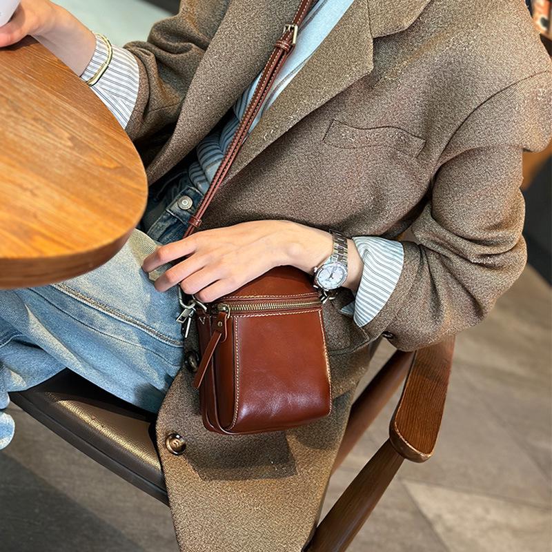 2026 Spring/Summer Women s Genuine Leather Mini Crossbody Bag - Versatile Retro Phone Bag