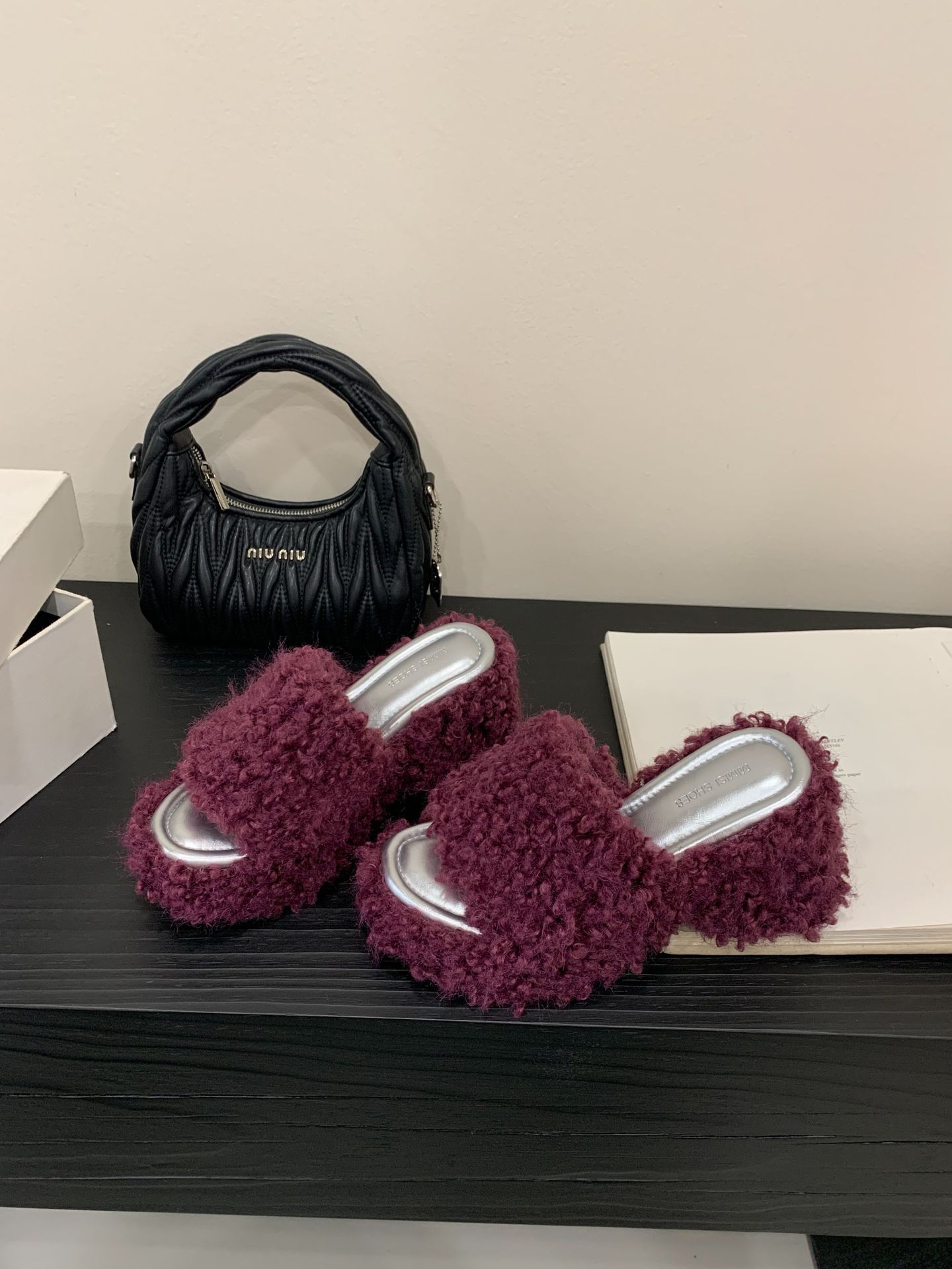 

Sheep curly wool slippers women s outer wear 2025 new autumn and winter feeling thick bottom heightening small slope heel one-word drag 39 фіолетовий