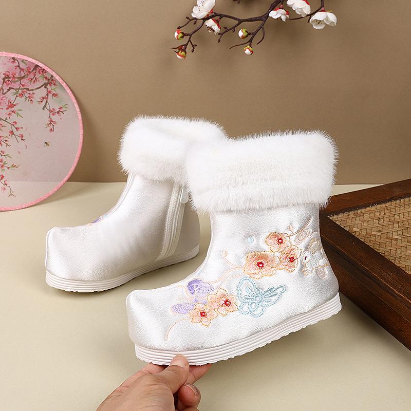 

[Барвистий метелик] 2024 Зимові Нові Дитячі Вишиті Чоботи в Китайському Стилі, Взуття для Дівчаток, Стародавнє Взуття Ханфу, Зимові Бавовняні Чоботи 34 білий