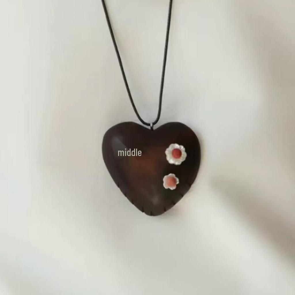 Heart Pendant Necklace: Stylish Sandalwood Design with a Fashionable, Versatile Touch