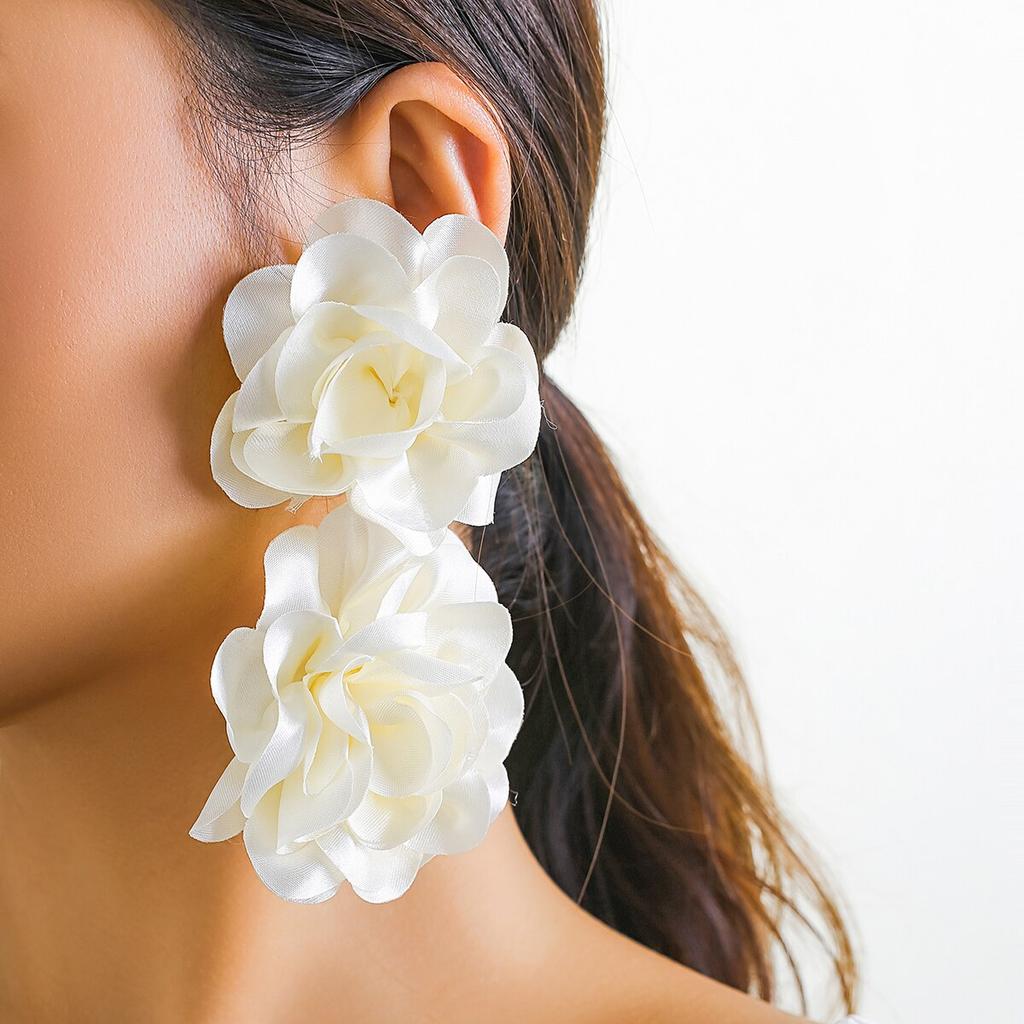 Příliš velké nadýchané látkové květinové náušnice s visícími okvětními lístky pro ženy Trendy elegantní náušnice Wed Svatba Y2K Šperky Doplňky Nové
