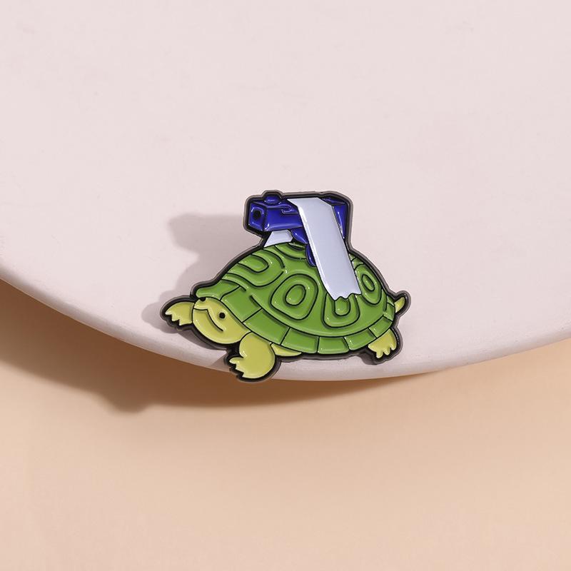 Creative Green Animalthemed Turtle Brooch With Gun Design Unique Alloy Pin For Accessories Fashion