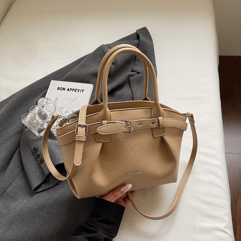 

Niche personality pleated portable bucket bag women s 2025 summer fashion going out commuting casual shoulder messenger bag хаки
