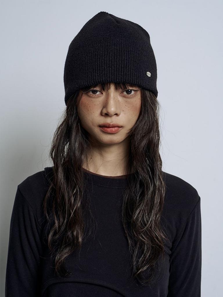 RAMEE Pendant Logo Beanie [Black]