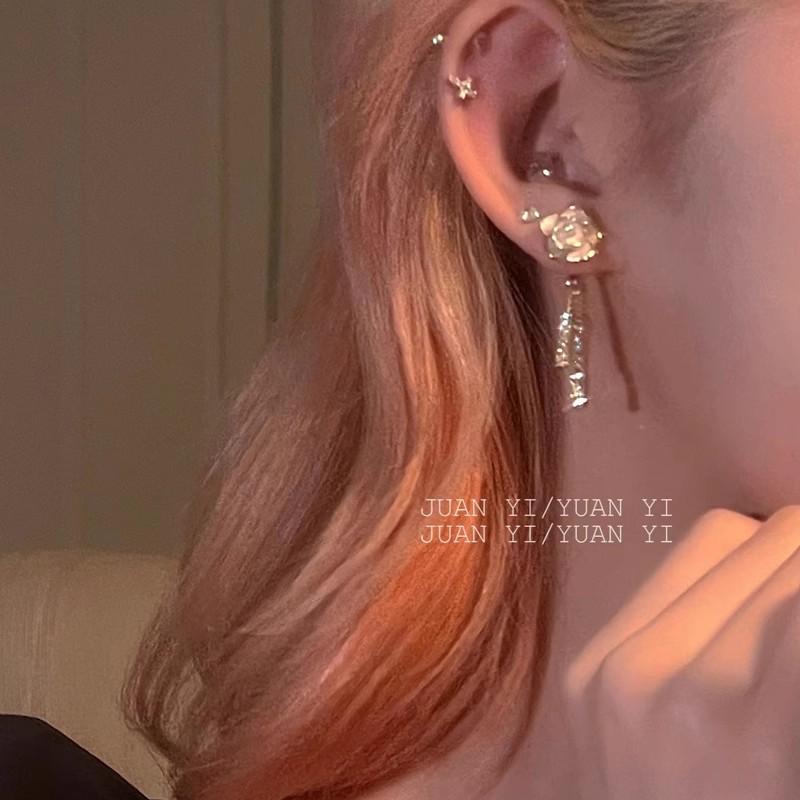 Spicy Girl Vibe: 2025 Sweet & Cool Niche Tassel Earrings - Chic & Slimming Long Design