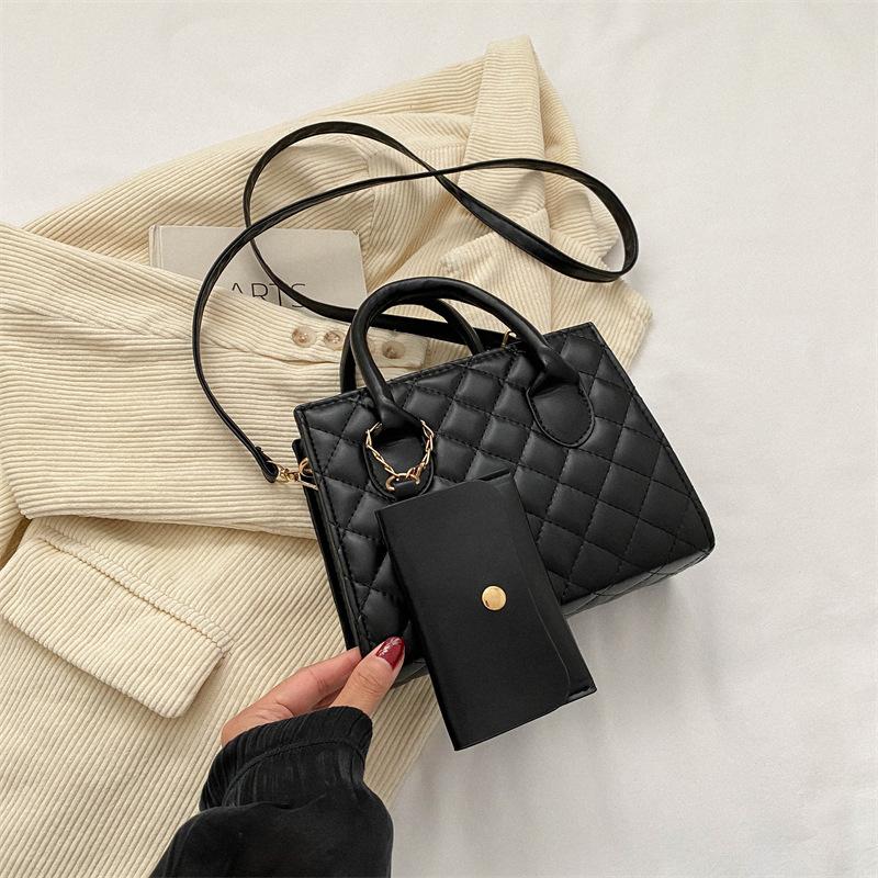Popular women's handbags autumn new fashion shoulder bags simple small square bags casual commuter messenger bags
