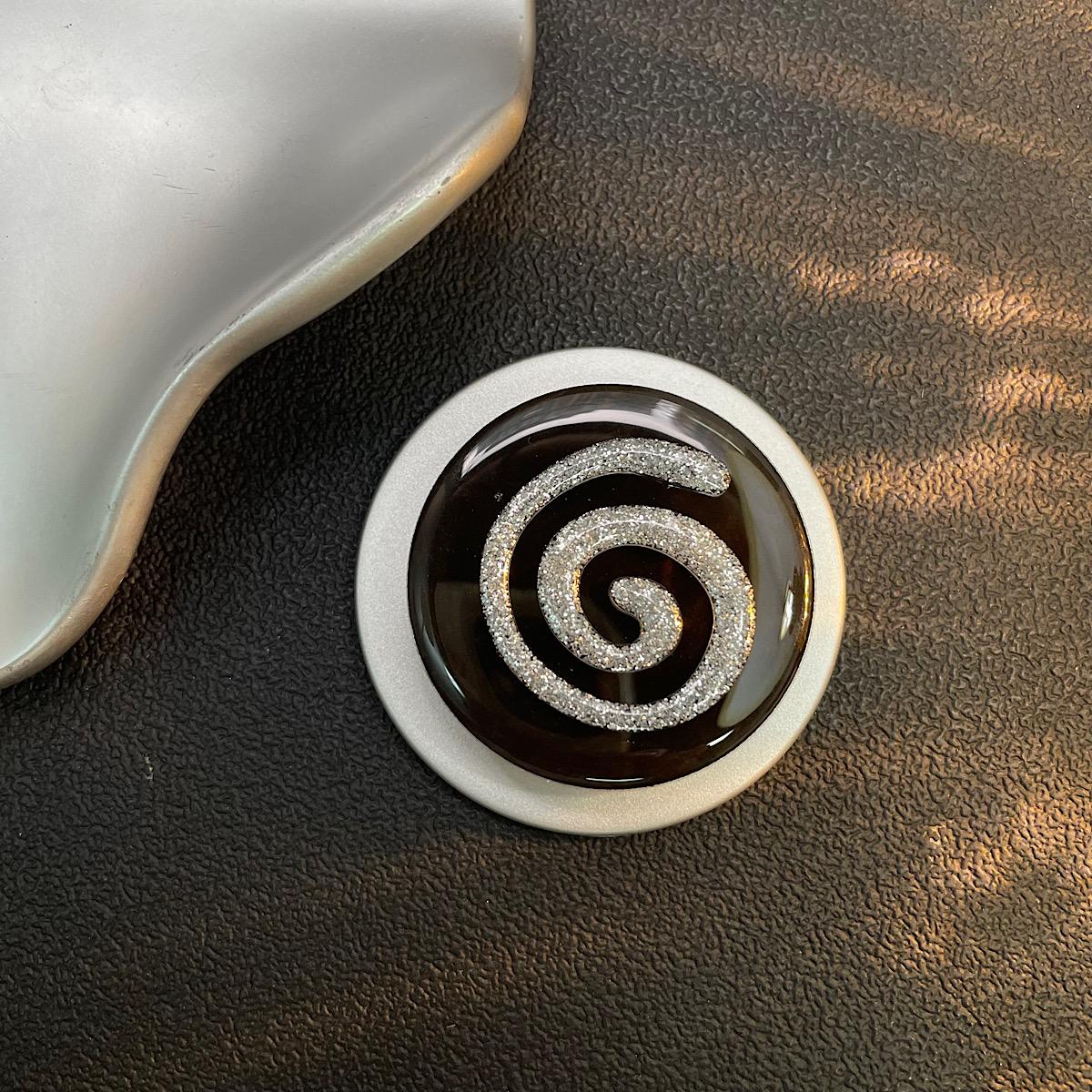 

Korean Style Shell Pattern Fish Cake Magnetic Holder Compatible with MagSafe Phone Strong Adsorption Desktop Extendable