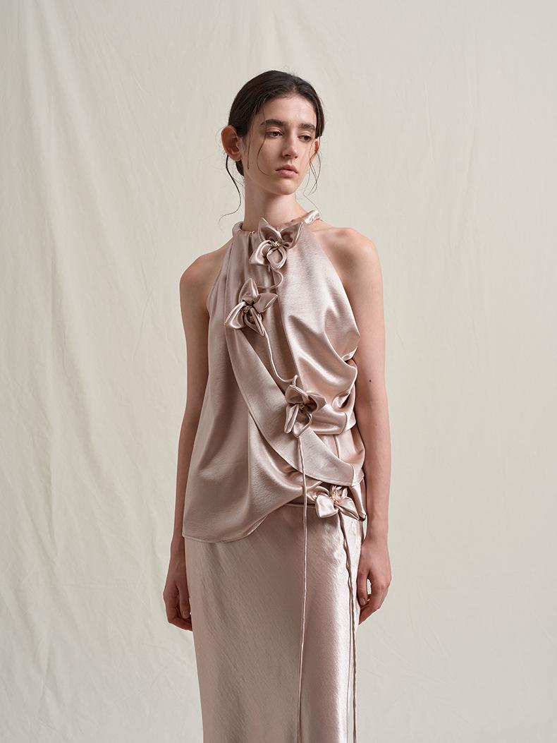 

Топ из атласа Sweet Song Water Ripple с халтер-воротником и трехмерным цветочным узором Medium светло-розовый