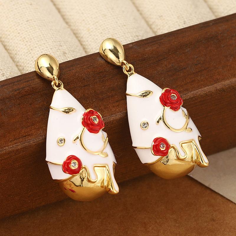 

Water drop engraved earrings women s summer versatile personalized stud earrings exaggerated retro niche high-end design fringed earrings