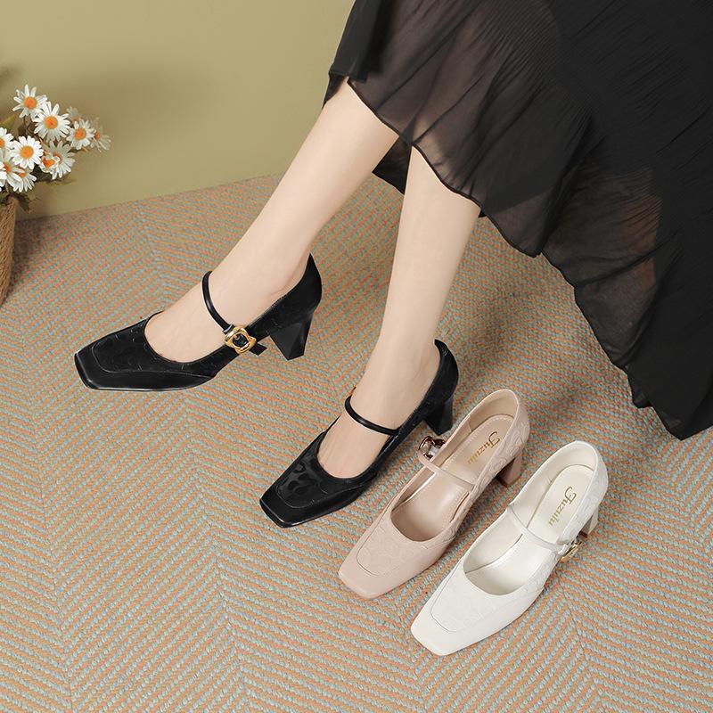 Fashion versatile high heels women's 2025 new Xiaoxiangfeng square head shallow mouth thick heel one-word buckle with Mary Jane single shoes