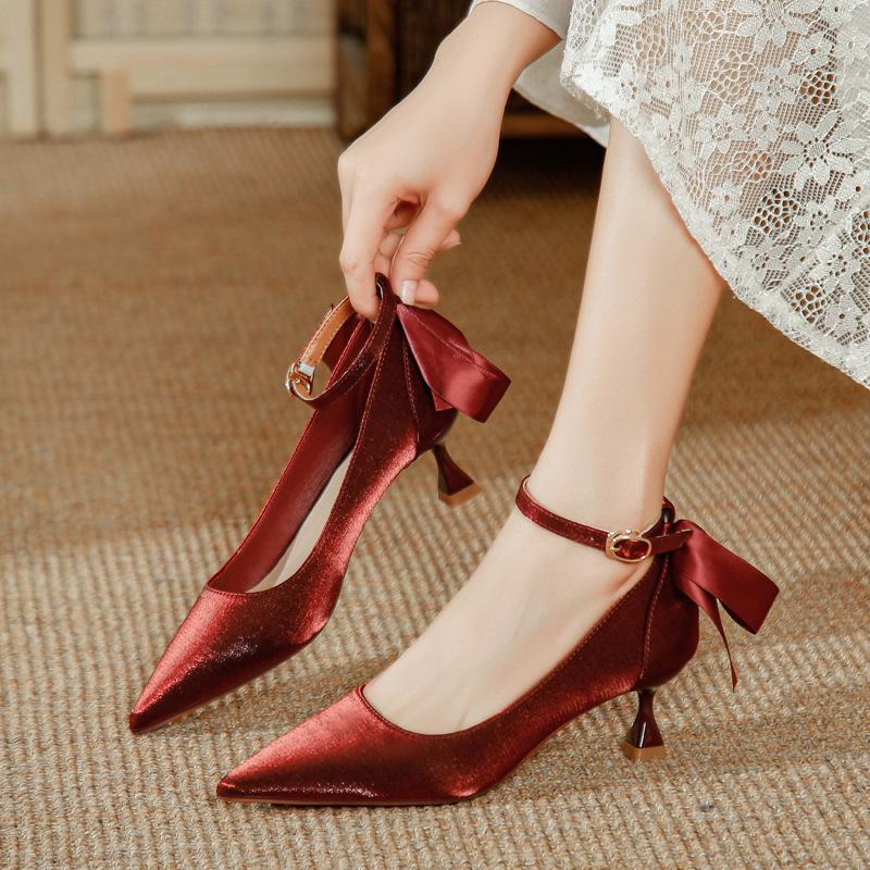 

One-word high heels women s stiletto 2025 new red Xiuhe wedding shoes white bridesmaid shoes French pointed single shoes 34 бордовый