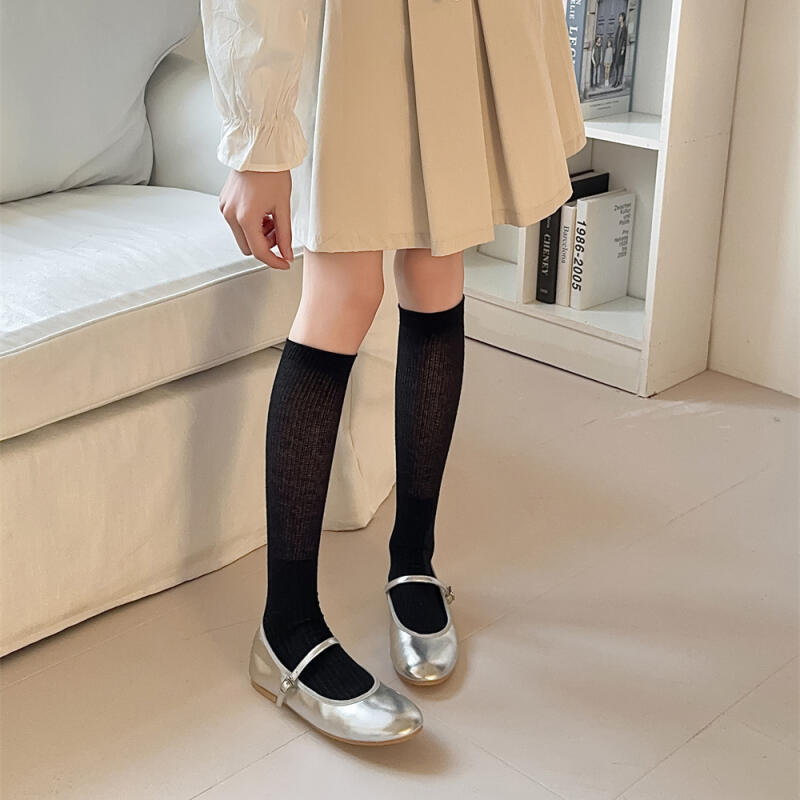 Thin, see-through pleated socks gray