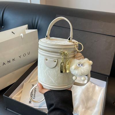 New Fashion Small Bag Women's 2025 Spring and Summer Retro Versatile Niche Messenger Bag Texture Diamond Portable Bucket Bag