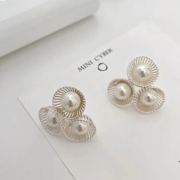 Elegant French Pearl Flower Stud Earrings - High-End Hollowed Out Design