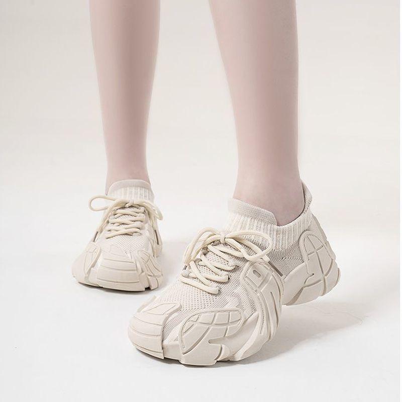 Nové dámské fly-knit tenisky v čínském stylu: Jaro/Podzim Prodyšné, Silná podrážka, Univerzální boty pro tátu a kokosky.